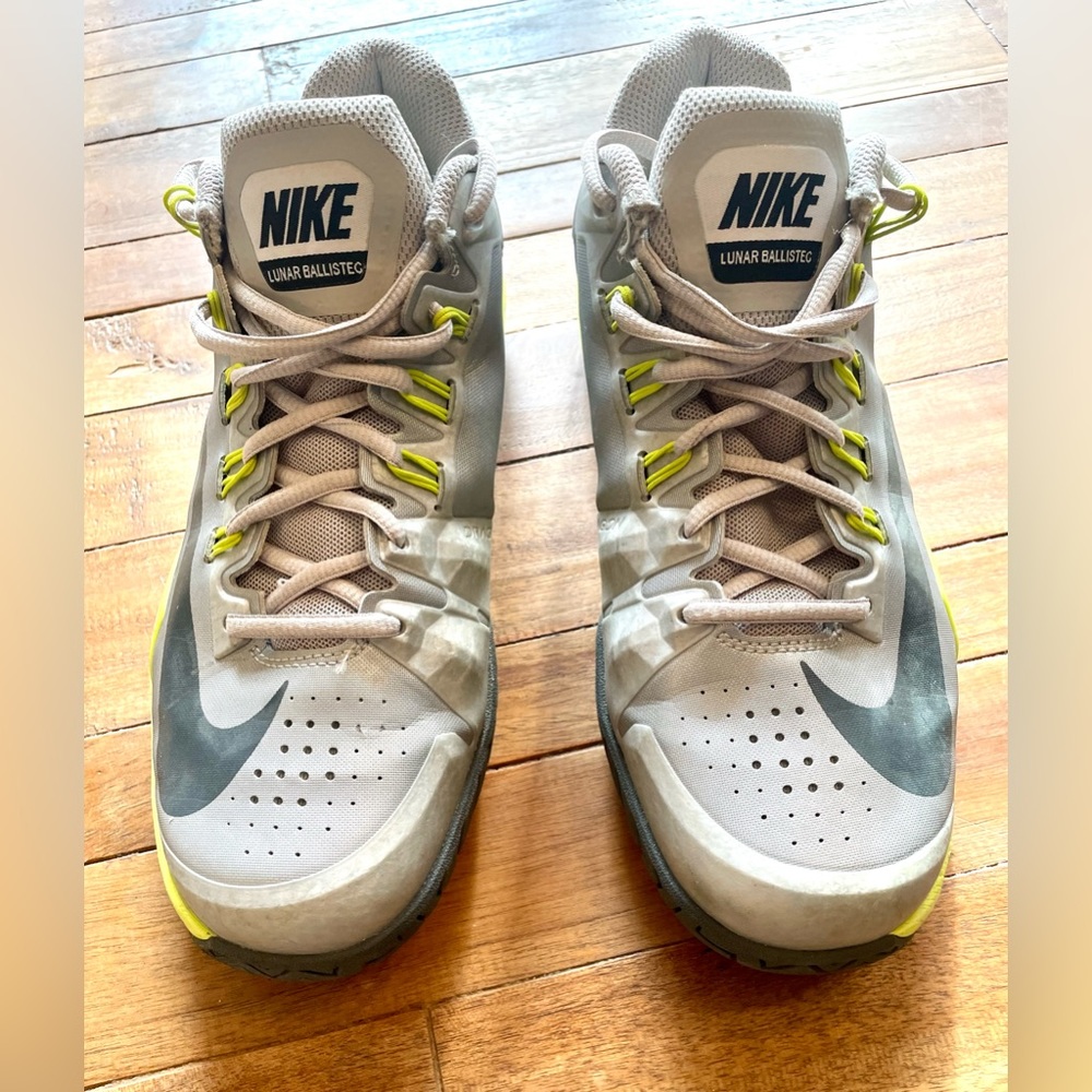 Nike Lunar Ballistec Dragon Ladies Tennis Shoe, US8, EUR39